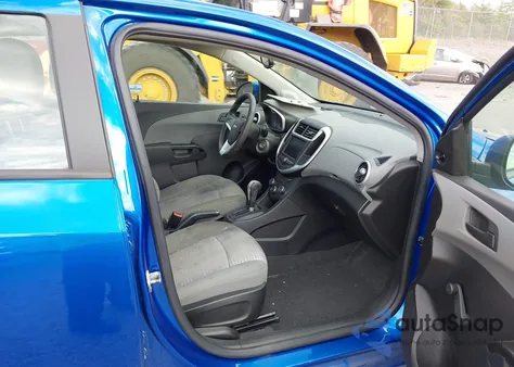 2020 Chevrolet Sonic Fwd Ls z USA, uszkodzony, nr VIN 1G1JB5SB7L4100239